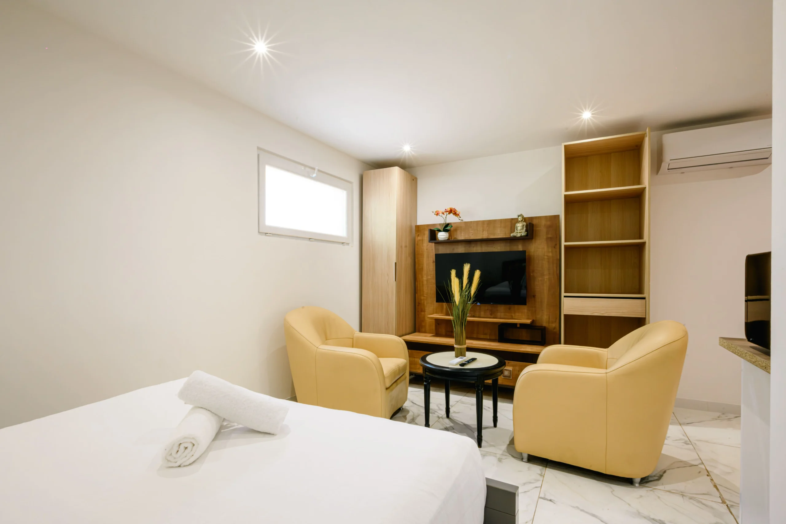 Aventurine 7 — Gold Lyon Cannes